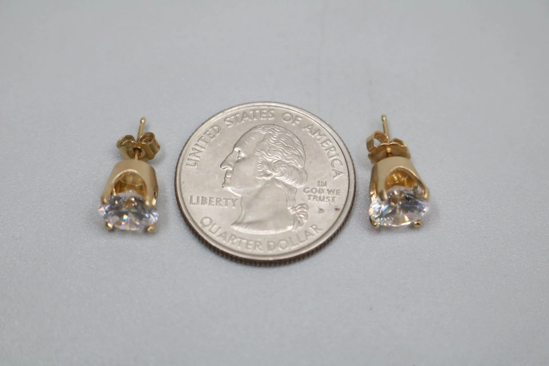 14K Yellow Gold Stud Earrings (2.9 Grams)