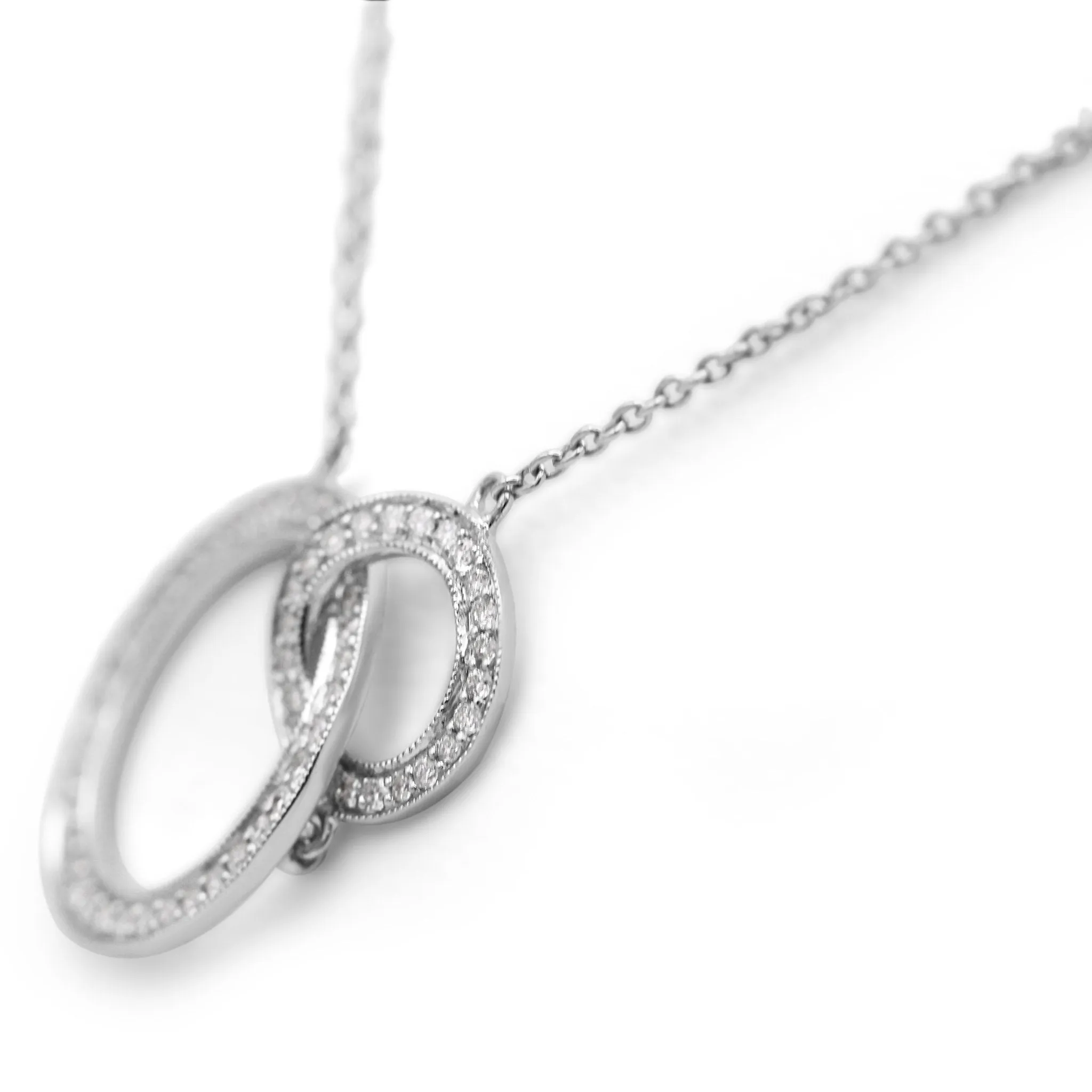 18ct White Gold Diamond Circles Pendant Necklace 17"