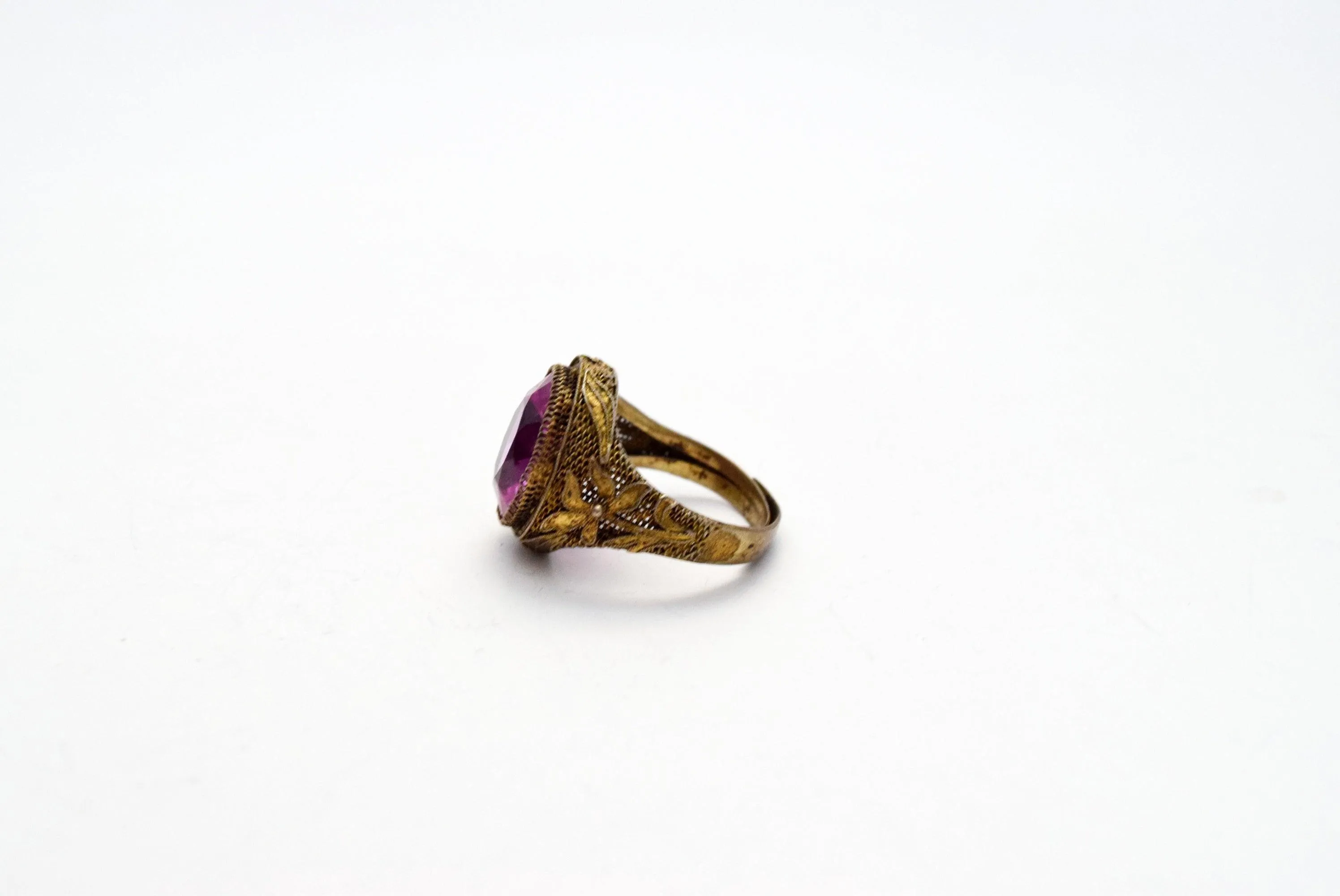 Chinese Export Ring with Purple Oval Cabochon