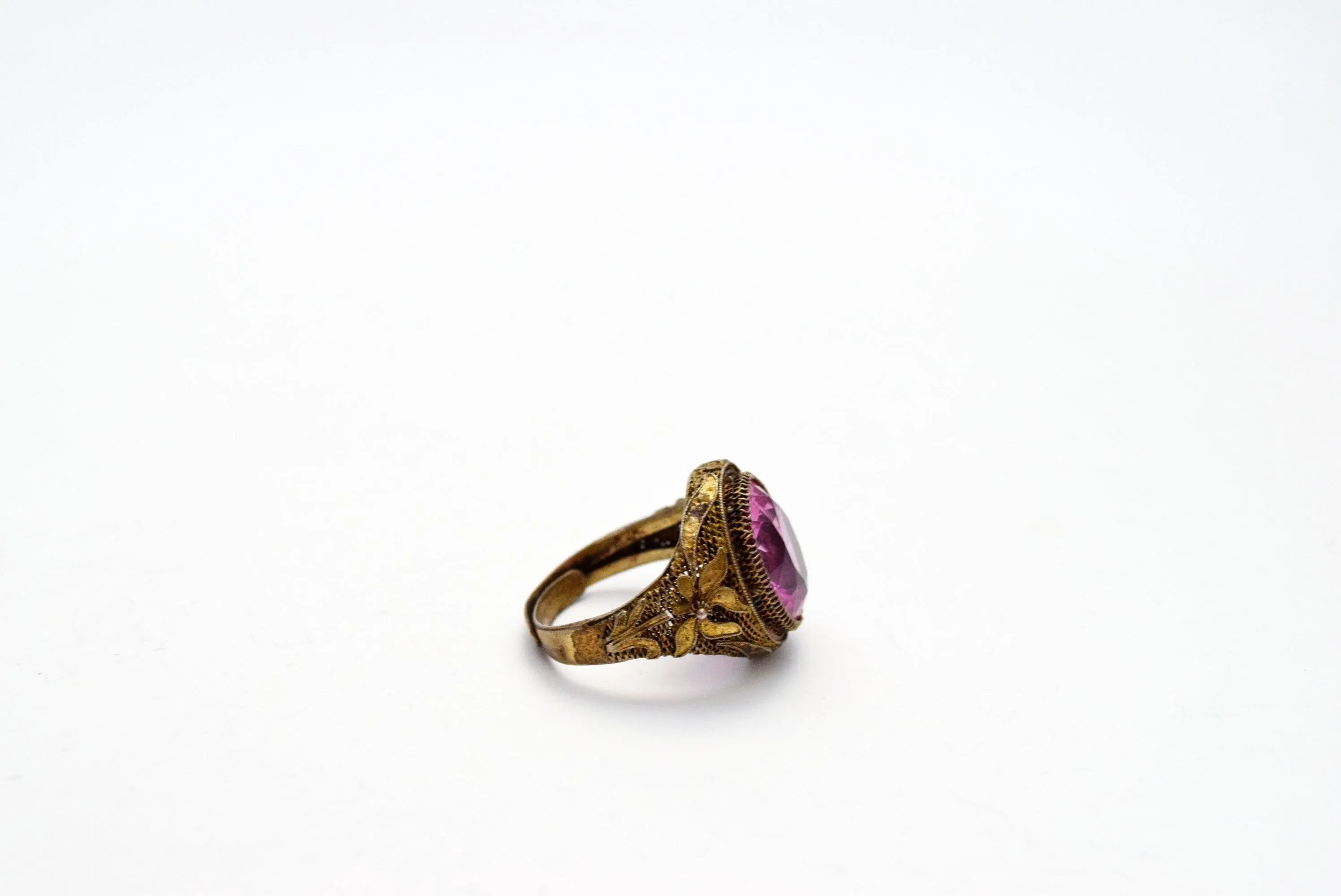 Chinese Export Ring with Purple Oval Cabochon