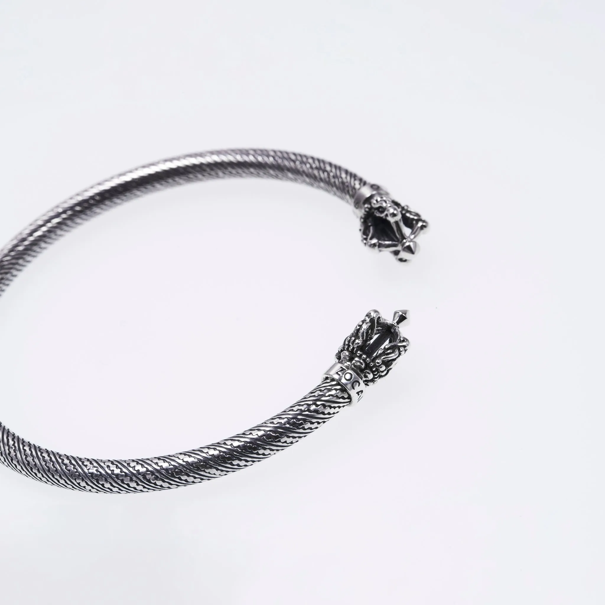 Dorje Twist Bangle : (S)