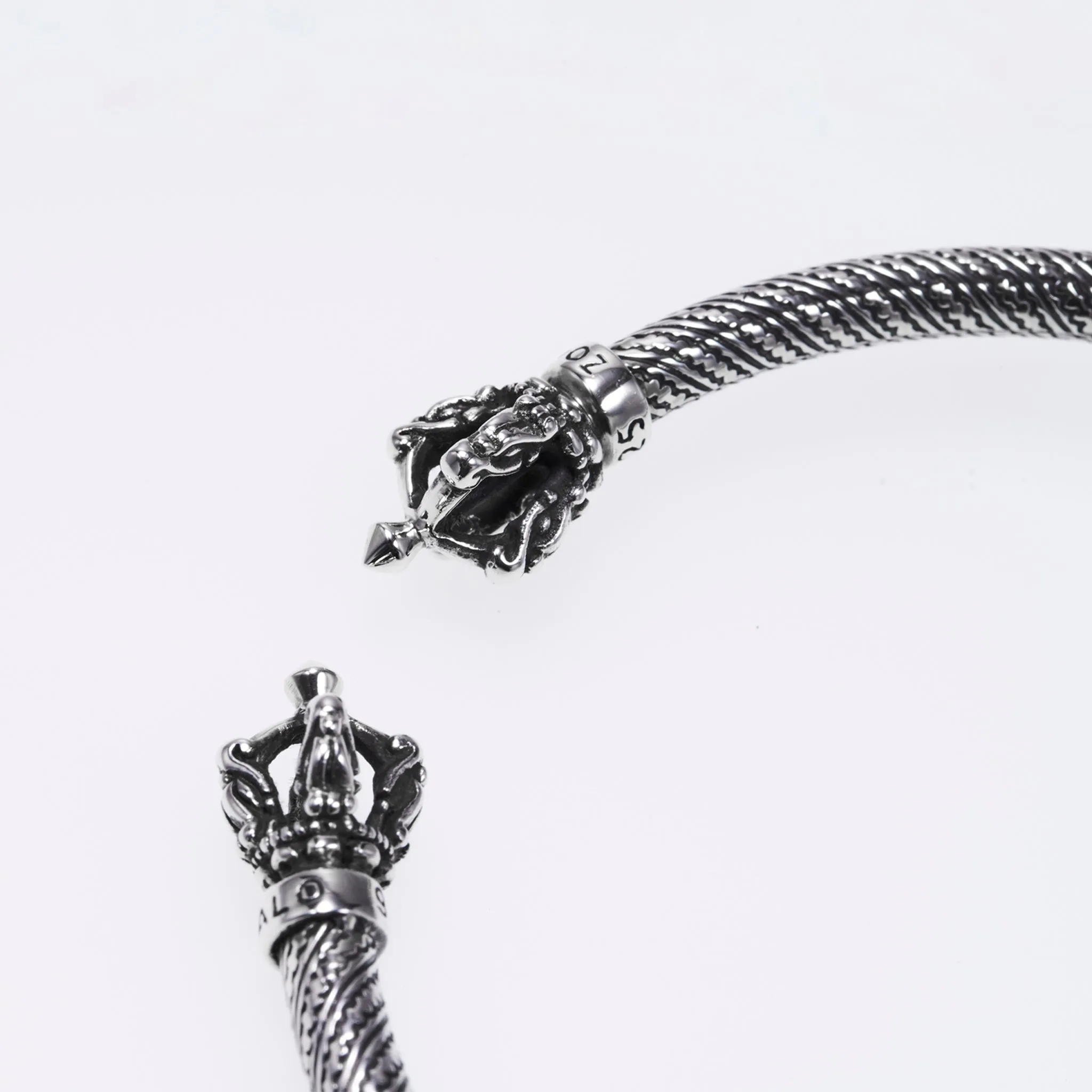 Dorje Twist Bangle : (S)