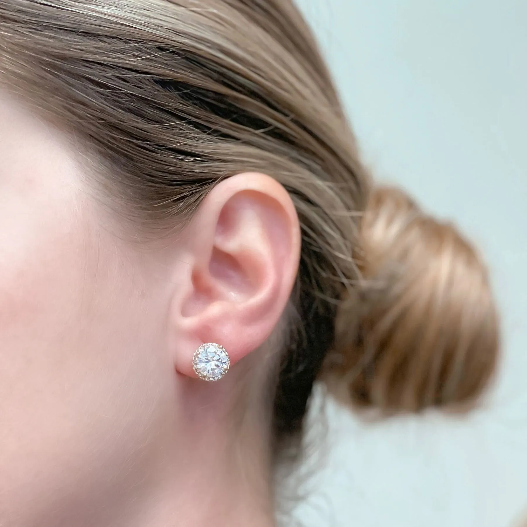 Glitzy Halo Circle Stud Earrings - Gold