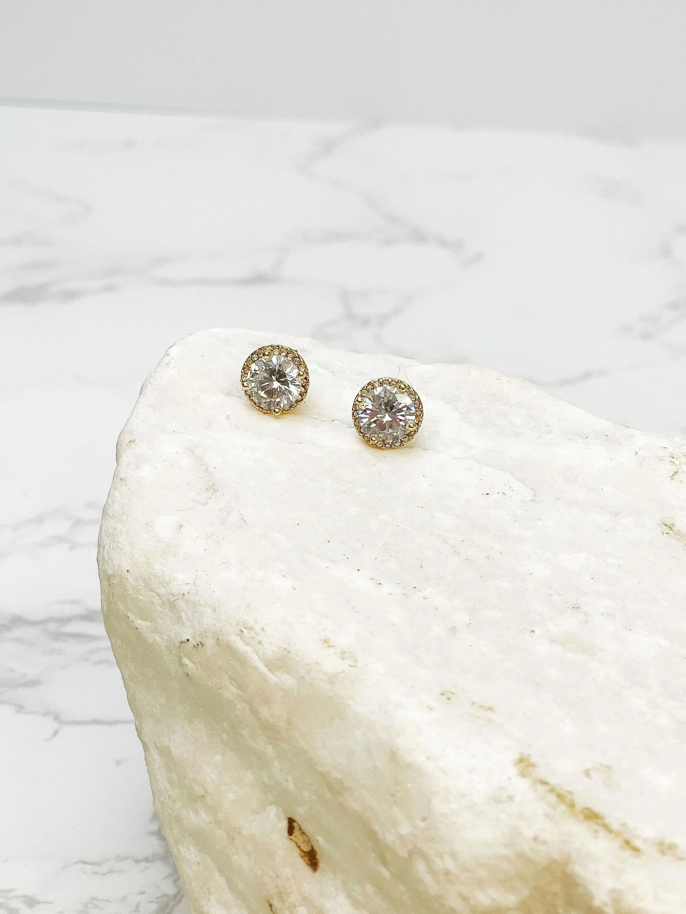 Glitzy Halo Circle Stud Earrings - Gold