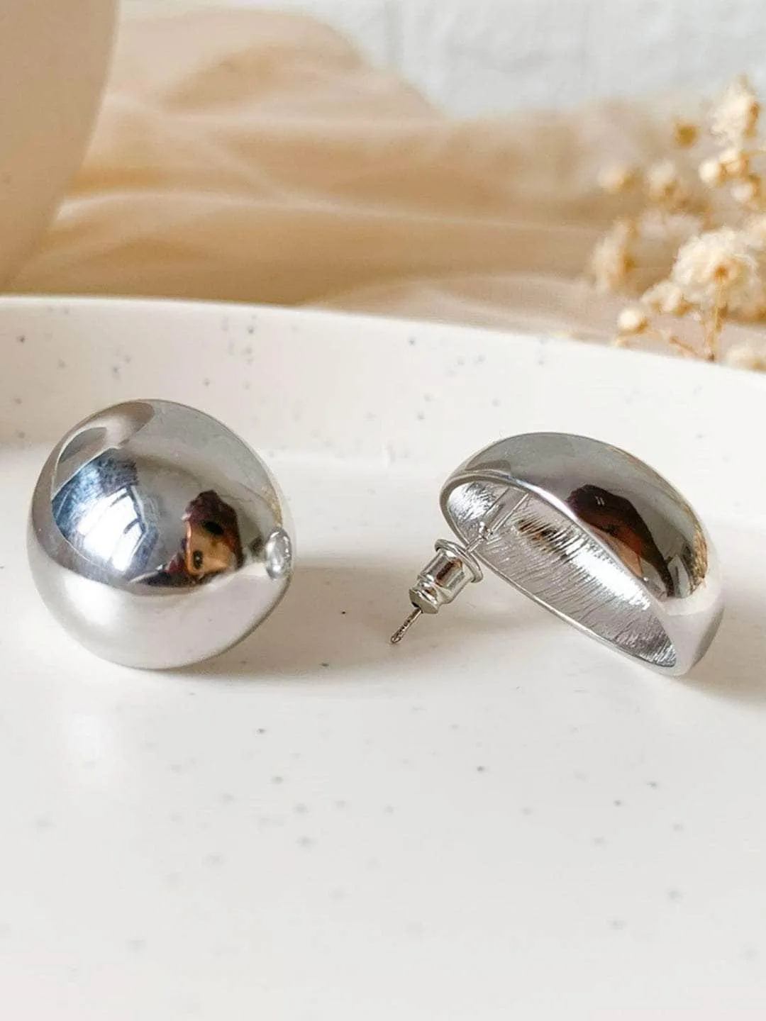 Konkona Sen Sharma In C Shaped Stud Earrings