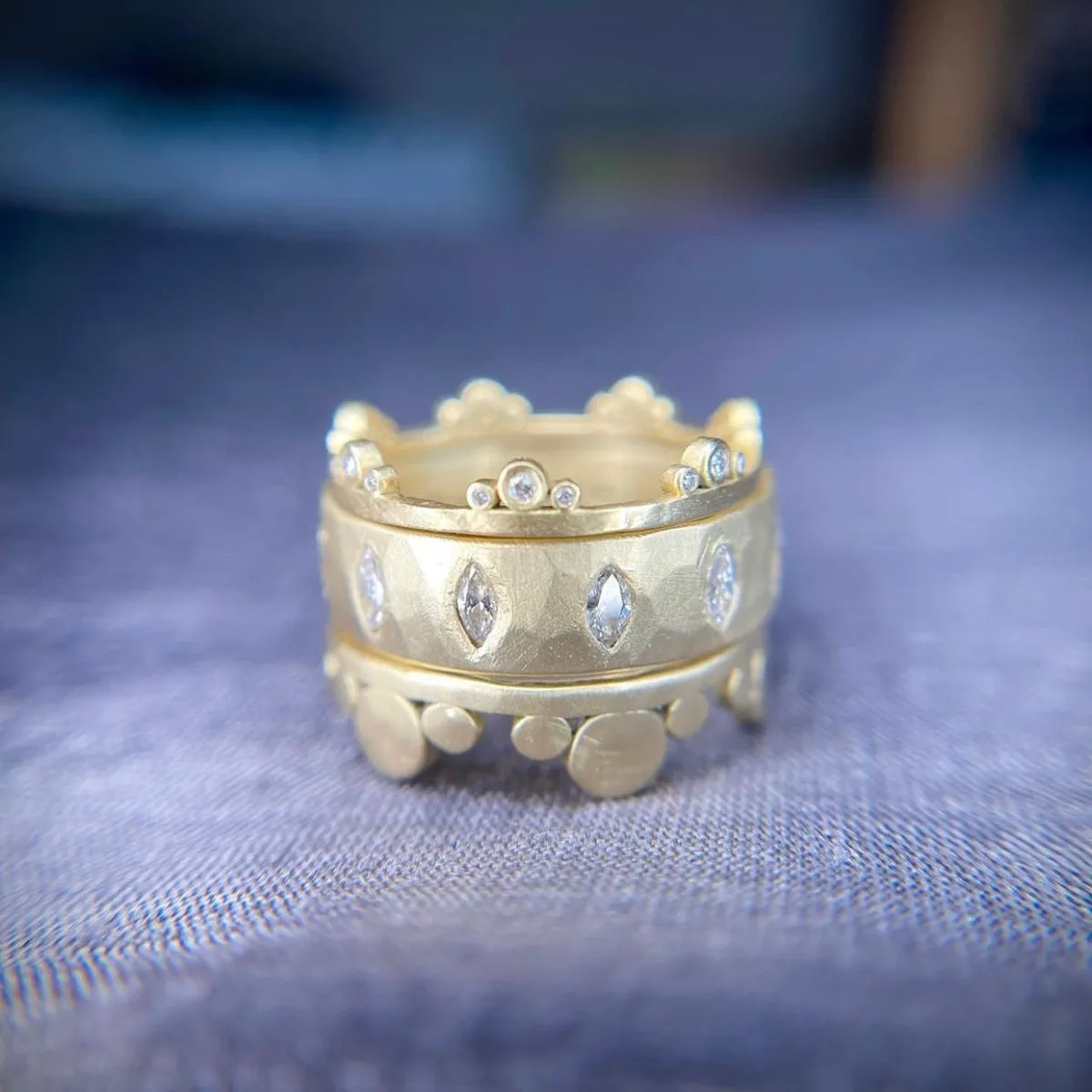 Large Gold Side Trios Band