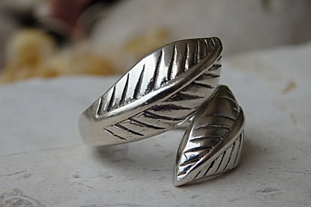 Leaf leaves ring