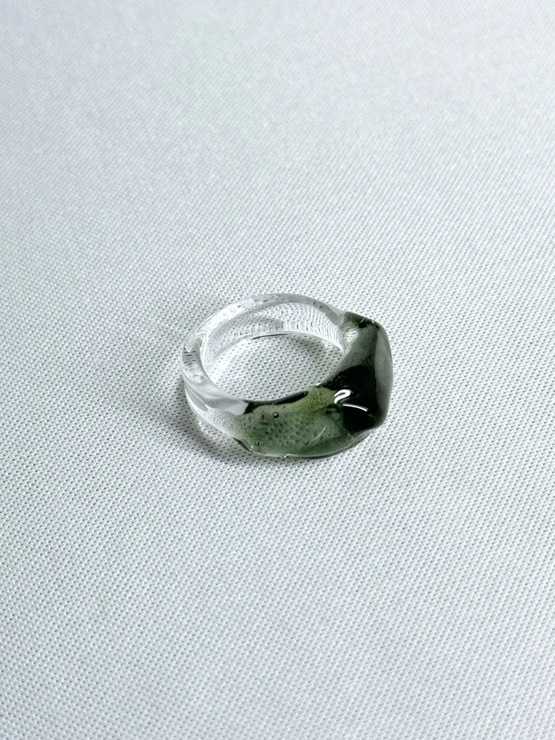 Lemme.  L8202 Crescent Ring (BLACK)