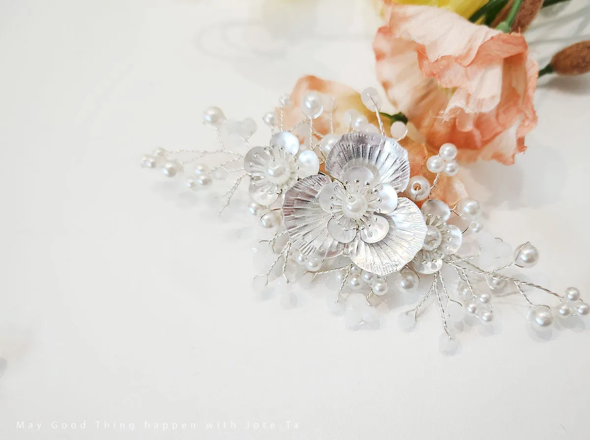 Metal Flower with Pearl Hair Pin (2 Colors)