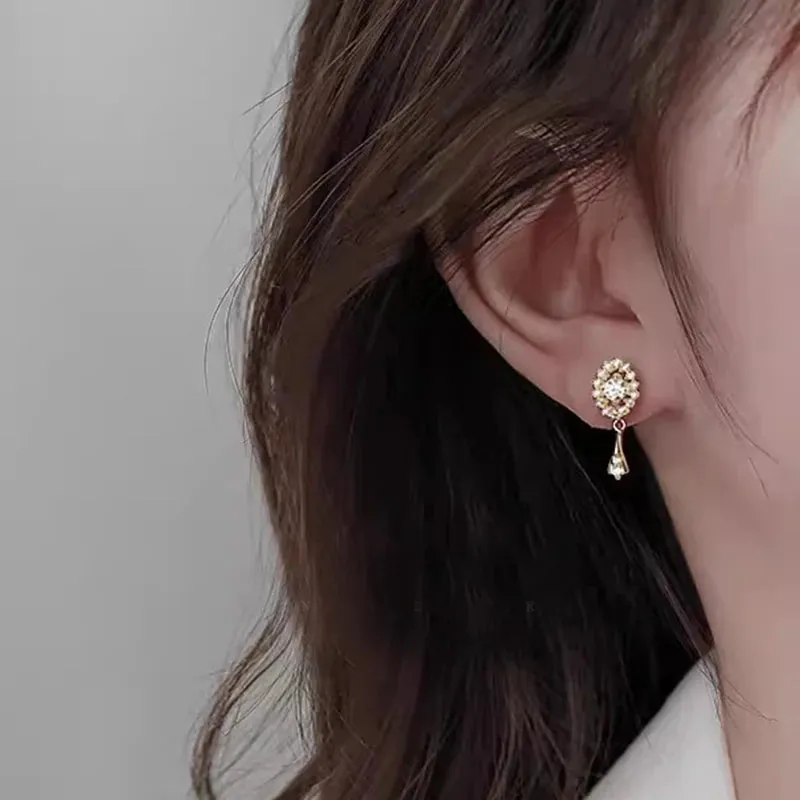 Round Stud Earrings With Moissanite HELON