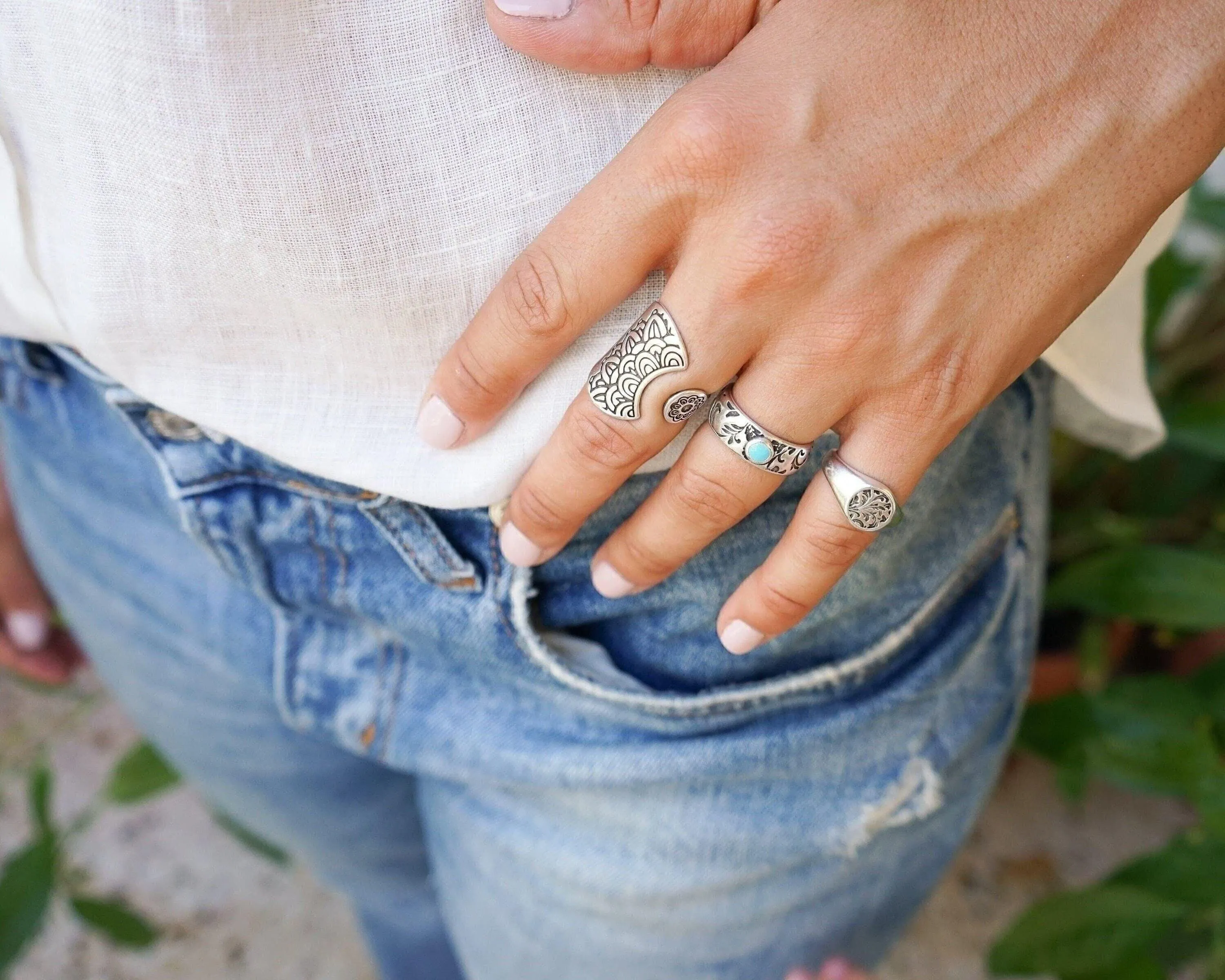 Silver Floral-Pattern Engraved Band Ring