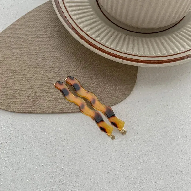 VAIGE Vibrant Geometric Metal Resin Hair Clips in Multicolor