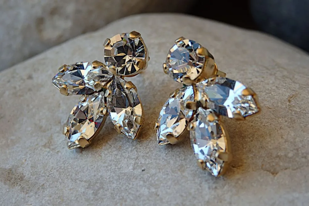 WHITE CRYSTAL EARRINGS